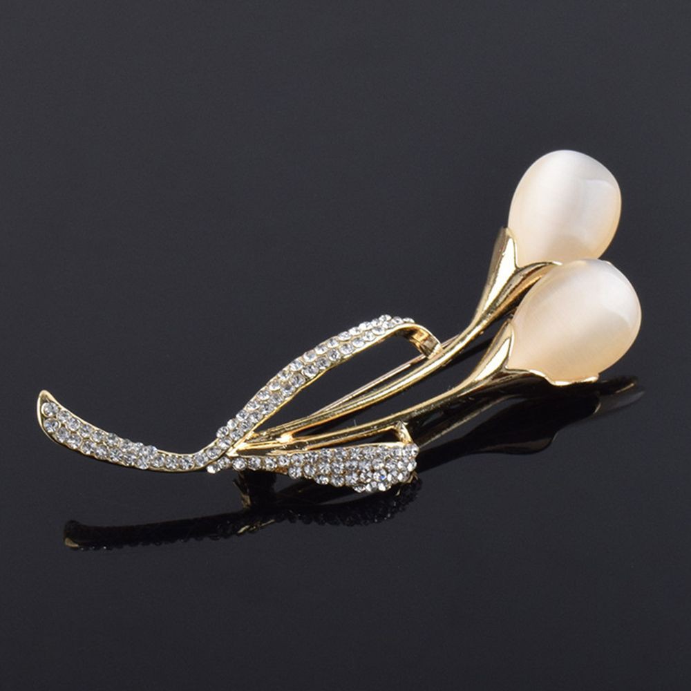 Cài áo hình hoa đính đá