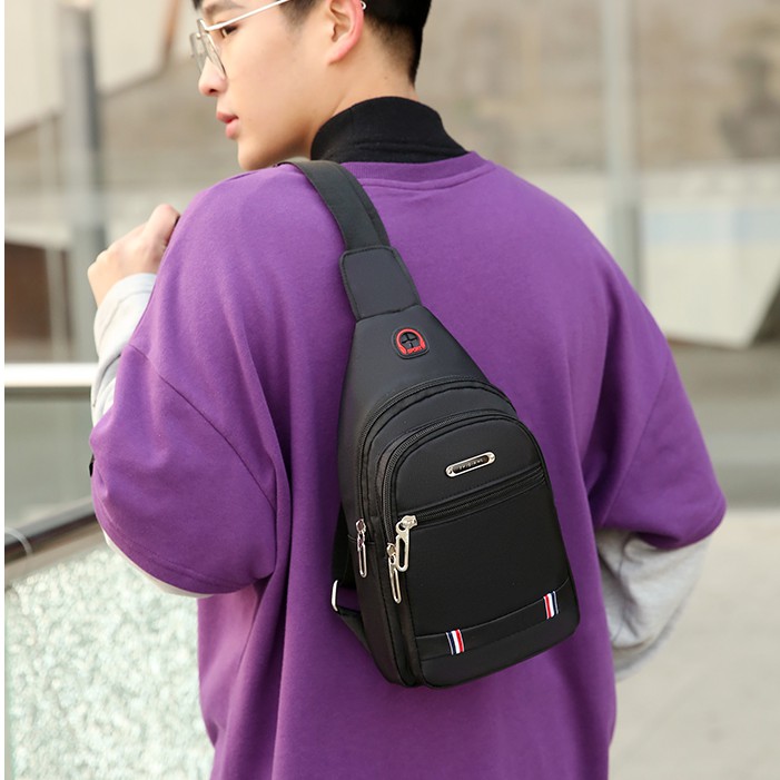 Túi đeo chéo nam vải Canvas kháng nước tích hợp lỗ tai nghe tiện dụng TC78 | BigBuy360 - bigbuy360.vn