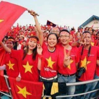 Áo cờ đỏ sao vàng