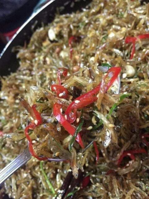 Combo 5 hộp cá cơm rim lạc lá chanh nhà làm, vị thơm ngon, ăn với cơm trắng rất ngon, giá rẻ hơn khi mua theo combo