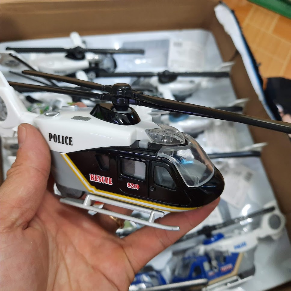 Máy bay trực thăng mô hình đồ chơi trẻ em tỉ lệ 1:32 bằng hợp kim có âm thanh và đèn