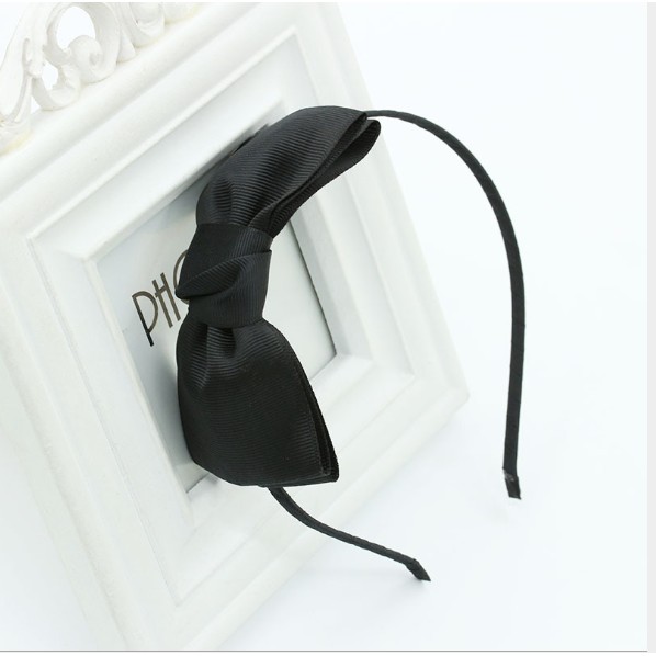 Bờm tóc đính nơ cho bạn gái