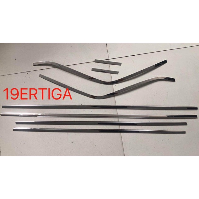 Nẹp chân kính ertiga 2019