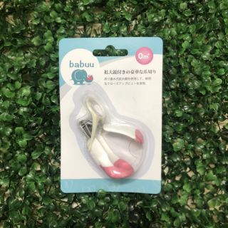 Bấm móng tay cho bé có kính hiển vi