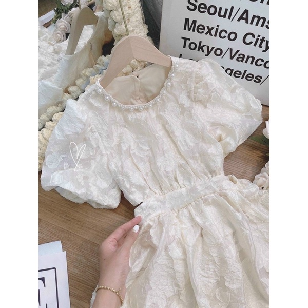 ĐẦM REN KEM CỔ NGỌC HỞ LƯNG