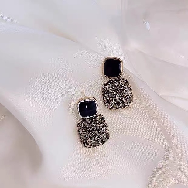 Bông tai đính đá zircon màu đen sang trọng thời trang
