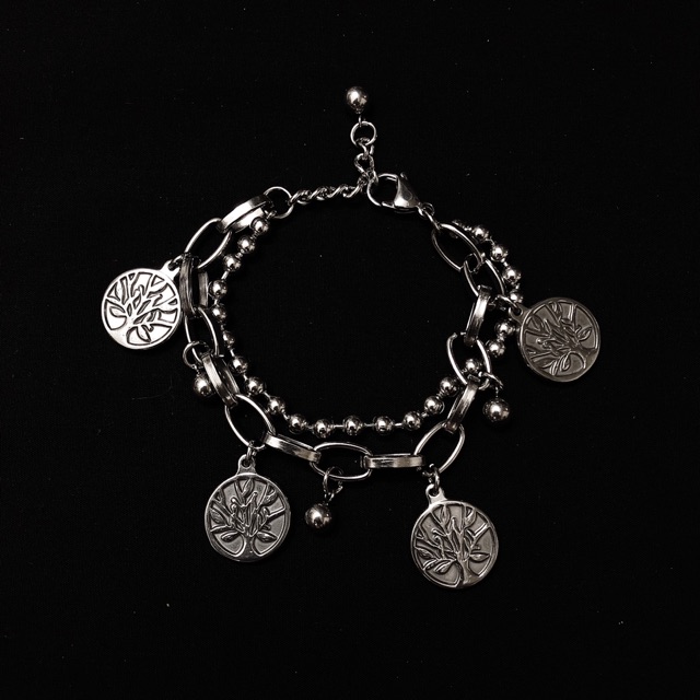 Vòng tay 2 layer, có 3 loại charm hình cây, trái tim, thánh giá. | BigBuy360 - bigbuy360.vn