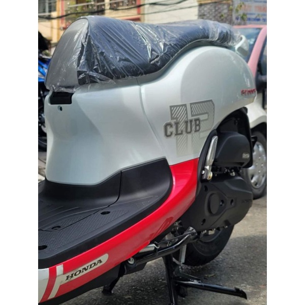 Ốp sàn bên trái xe Scoopy 2021
