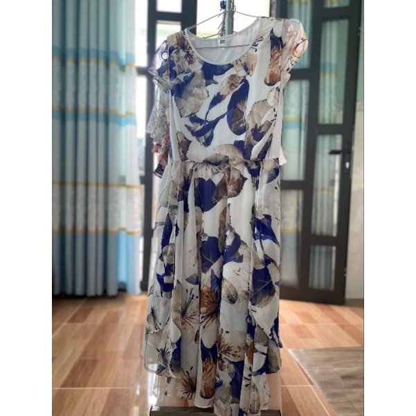 Váy trắng hóa tiết lá xanh size L