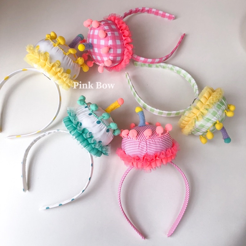 Cài tóc bằng vải hình bánh kem 1 cây nến kiểu CARO/CHẤM BI/SỌC