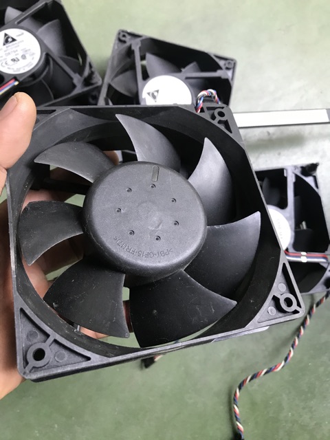 Quạt delta,nmb 12v 1.6A đến 3.0A, vuông 12cm