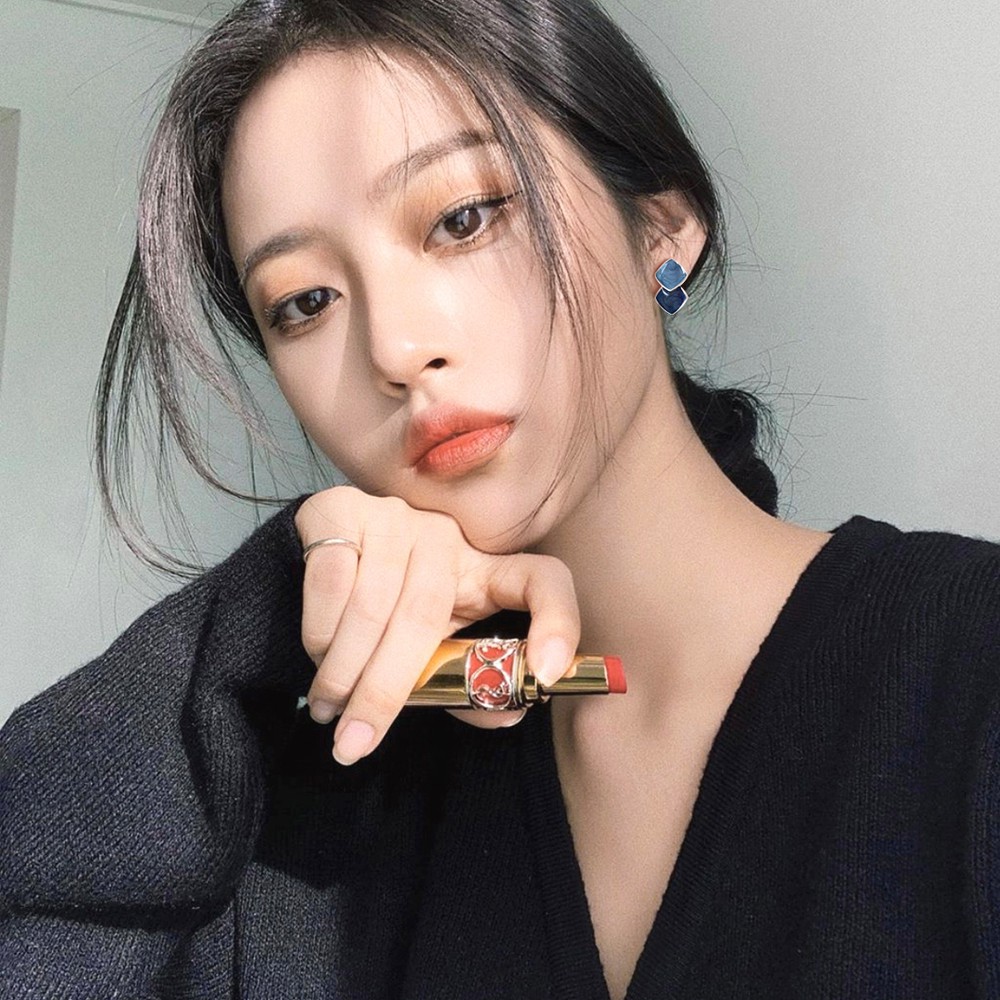 Bông hoa tai hai màu thiết kế độc đáo A762