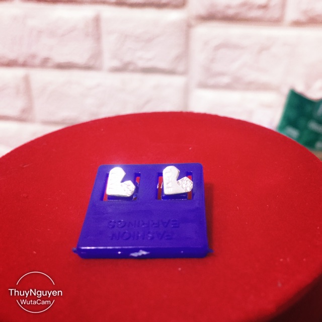 Khuyên tai nụ tim in chữ love bạc ta cao cấp