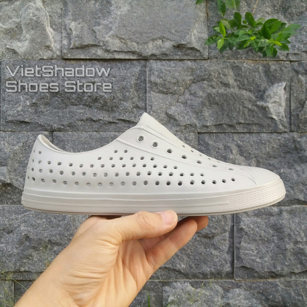 Giày nhựa siêu nhẹ nam nữ - Chất liệu nhựa xốp siêu nhẹ, không thấm nước - Màu ghi nhạt viền trắng | BigBuy360 - bigbuy360.vn
