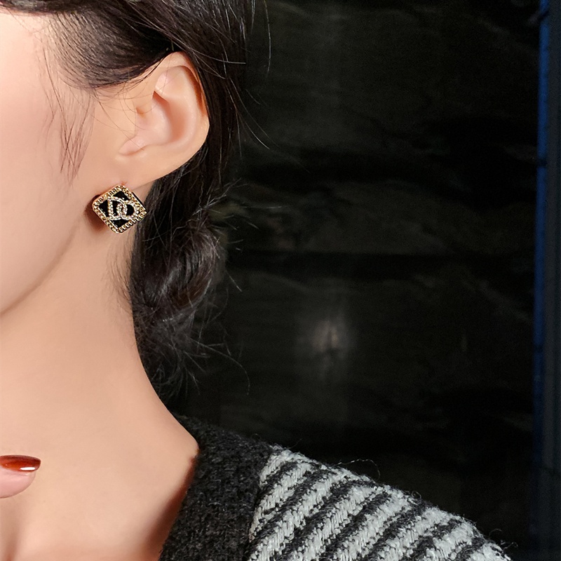 Khuyên Tai Nữ Đính Đá Phong Cách Hàn Quốc Mới 2022