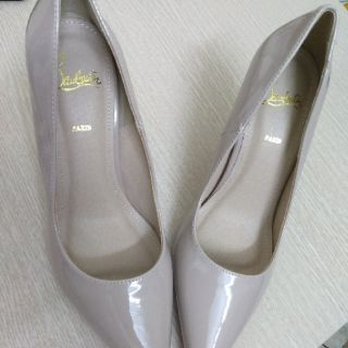 Giày Louboutin nude 9p