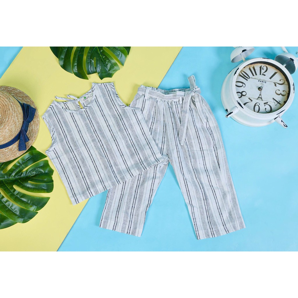 Bộ linen kẻ sát nách quần dài bé gái size 3-10, cho bạn từ 12-30kg. Chất linen mềm mại, không nhăn, siêu mát