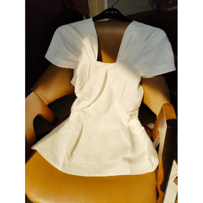 Áo Peplum Trễ Vai Xoắn Ngực