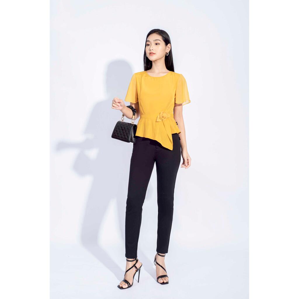 Áo sơ mi cổ tròn, tay cánh dơi, đính hoa ở eo MMOutfit M-AO020421157