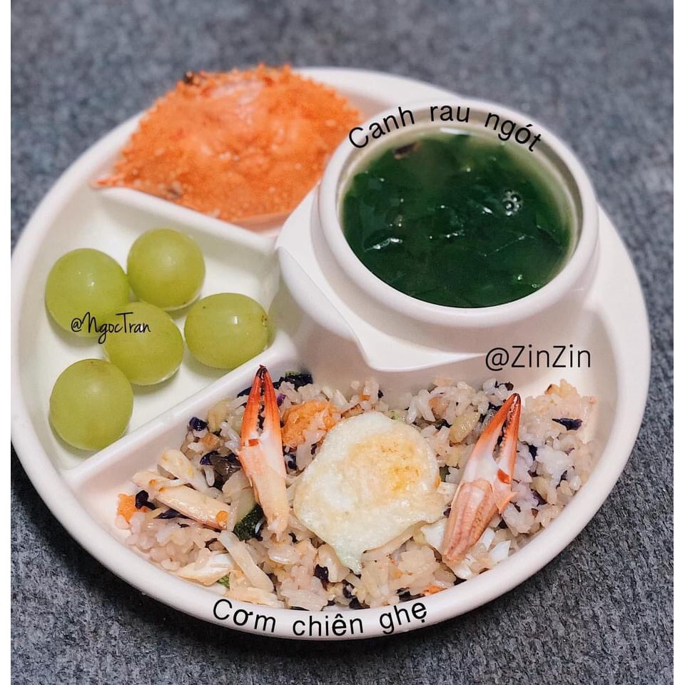 Khay ăn dặm BLW tròn 4 ngăn có chỗ để cốc Inomata cho bé