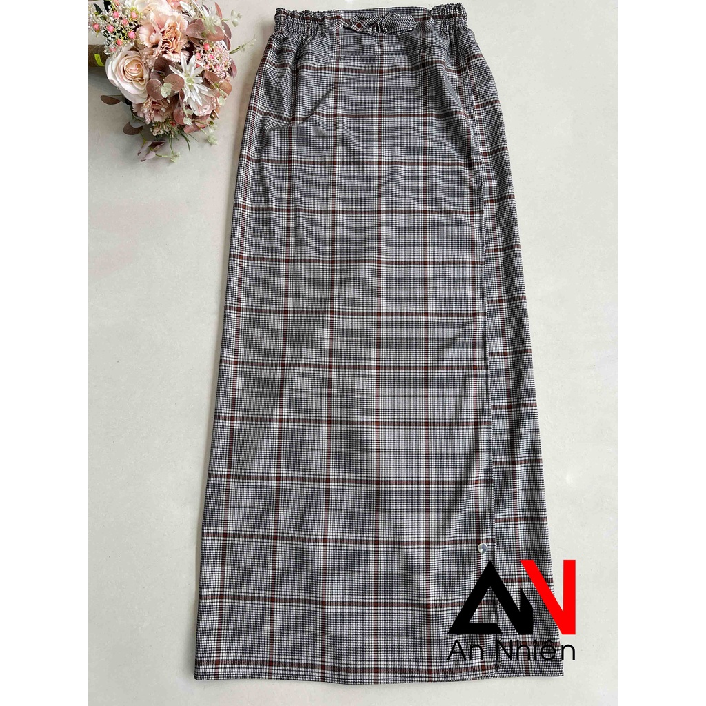 Váy chống nắng dành cho bạn cao 1m70 loại xẻ tà có nút bấm dưới chân cố định bằng nút bấm và dán - khách được chọn mẫu