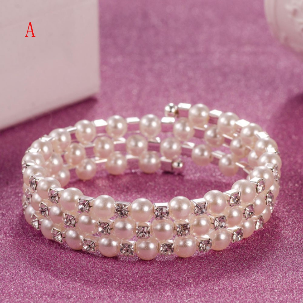 Vòng tay đính hạt quyến rũ