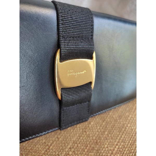 Ví dài của nữ hiệu Salvatore Ferragamo