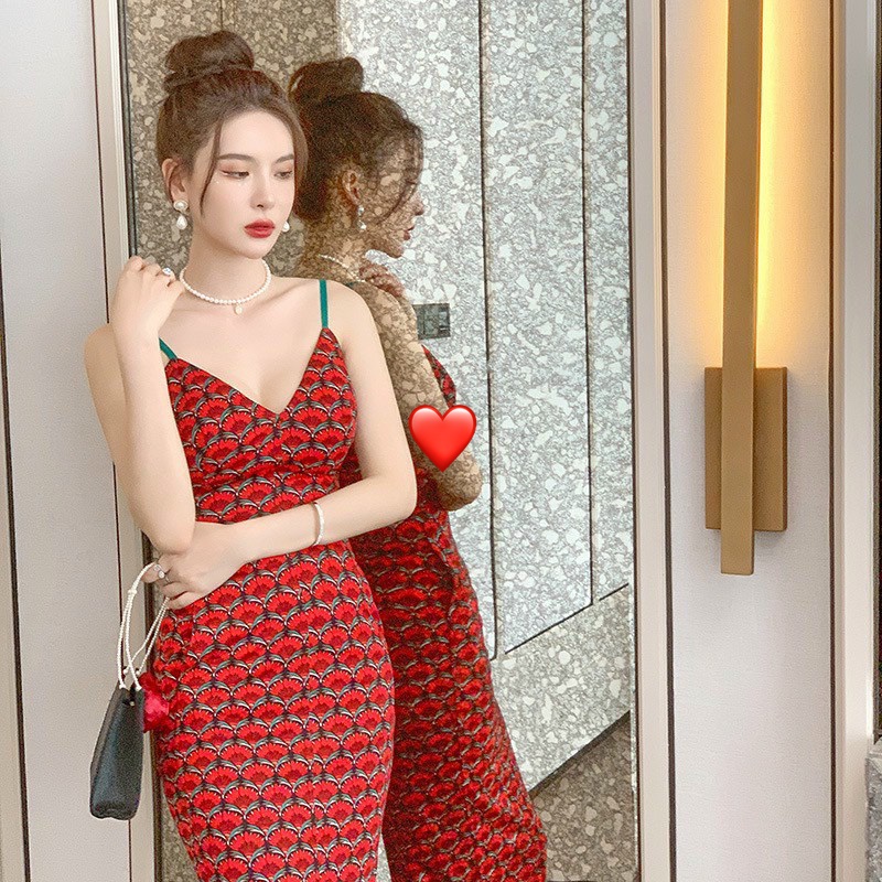 Đầm 2 dây màu đỏ họa tiết cây quạt ôm body có mút cực xinh , chất thun bozip mềm mịn