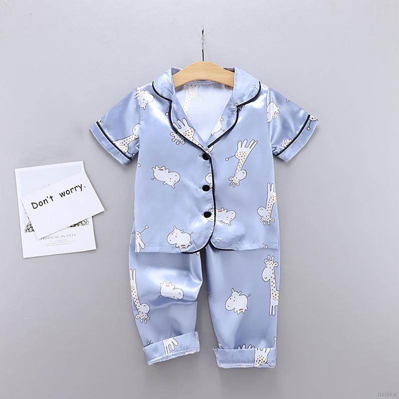 Bộ Đồ Ngủ Ngắn Tay Hình Hươu Cao Cổ Cho Bé