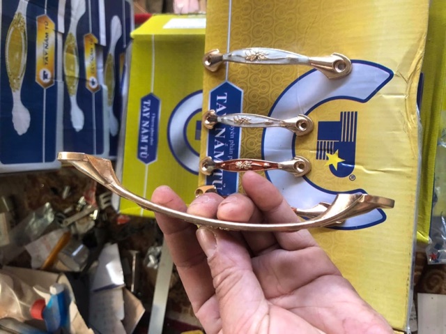 Tay nắm tủ mạ vàng