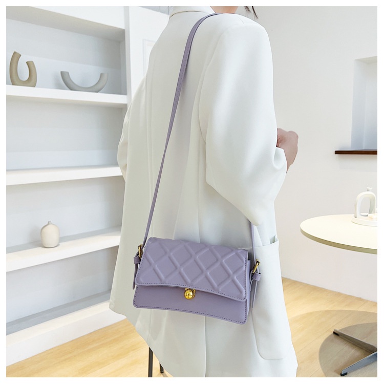 Túi đeo chéo JASMIN NOIR họa tiết kẻ sọc có khóa chần bông dành cho nữ