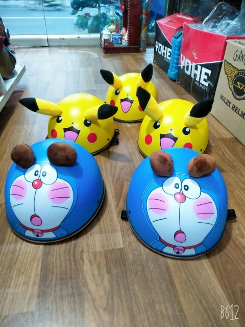 Mũ bảo hiểm doremon và pikachu