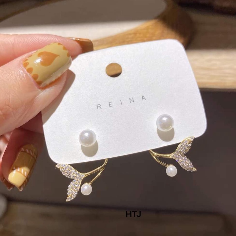 Khuyên tai bạc Van Jewelry V10731 Khuyên Mỹ Nhân Ngư chạm ngọc trắng xinh