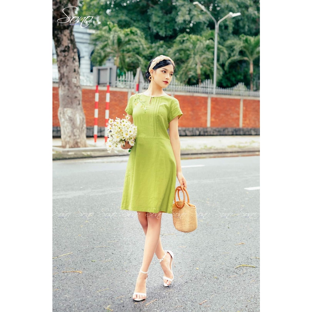Sono - Đầm Chất Liệu Linen Màu Xanh Lá Hoạ Tiết Thêu Trẻ Trung Tôn Dáng