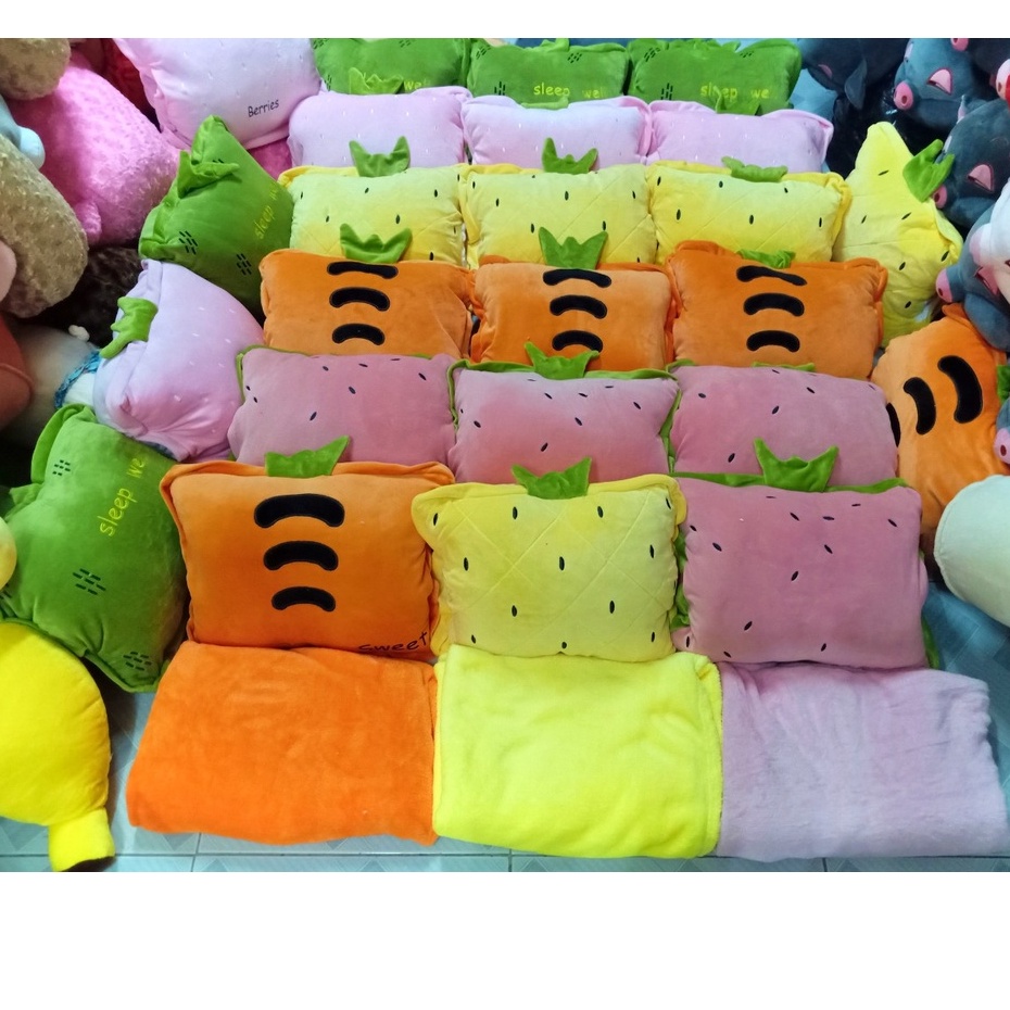 Gối Kèm Mền Trái Cây Vuông, Chăn Gối Văn Phòng 3in1, Gấu Bông Có Mền Hình Cà Rốt, Dứa, Xương Rồng, Dưa Hấu