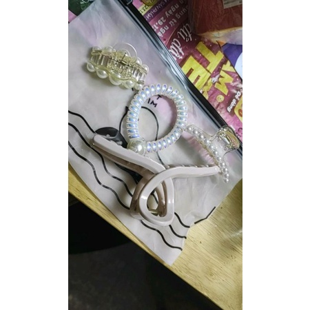 Sét Kẹp Tóc Ngoạm Giả Ngọc Trai Kèm Dây Buộc 5 Chi Tiết Siêu Sang