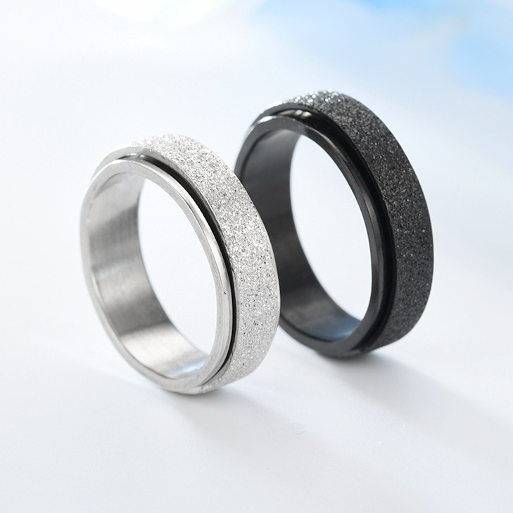 Nhẫn thép không gỉ bề mặt 6 mm xoay tròn mặt cá tính