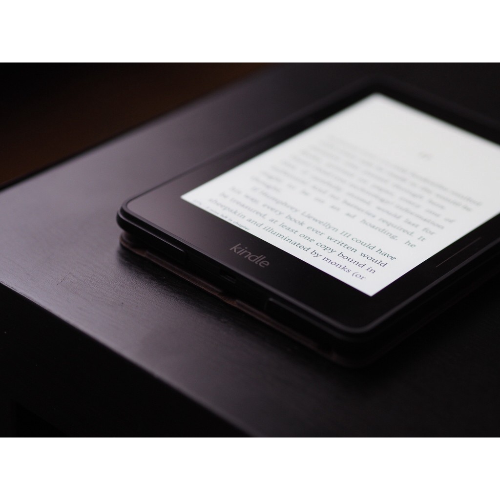 [Tặng cover] Máy đọc sách Kindle Voyage gen 7th - bộ nhớ 4GB, màn 6" 300PPI - có đèn nền và phím lật trang | BigBuy360 - bigbuy360.vn