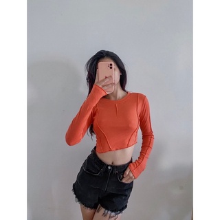 Tay dài lệch tà viền lai