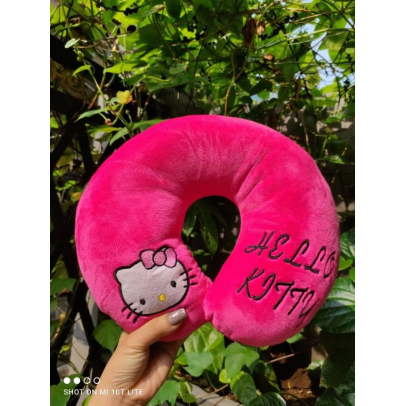 Gối kê cổ chữ U hello kitty