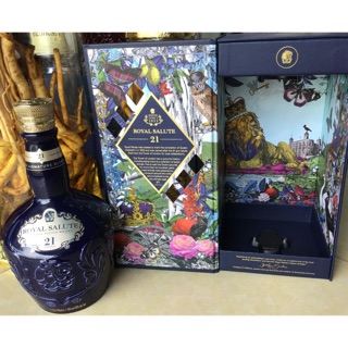 Vỏ chai rượu Chivas 21 phiên bản 2020