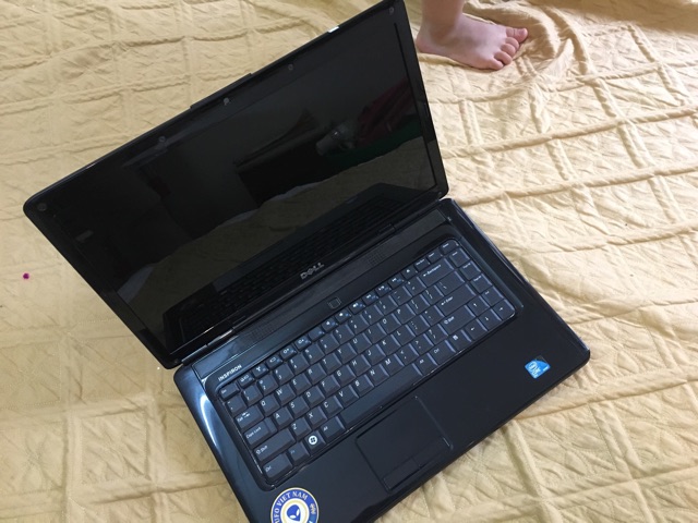 Laptop Dell 1545 đen tươi tắn đẹp tinh khôi văn phòng | BigBuy360 - bigbuy360.vn