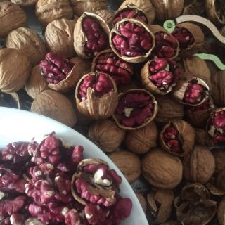 Quả óc chó đỏ