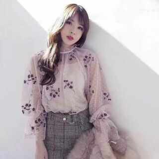 Áo lưới thêu hoa