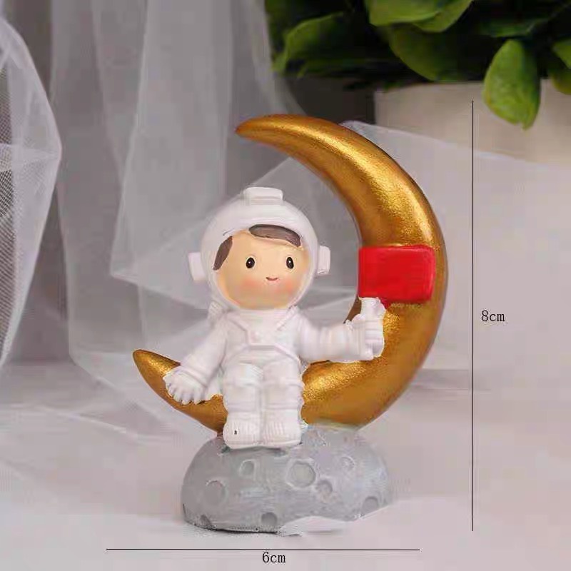 5 Em bé phi hành gia ngồi trăng