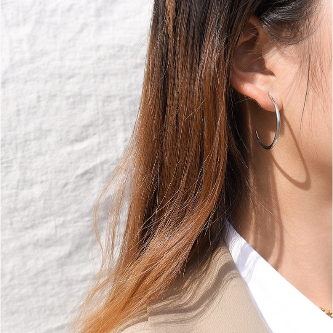 Bông Tai Hình Bán Nguyệt Cá Tính Titan Ko Han Rỉ TT 3965