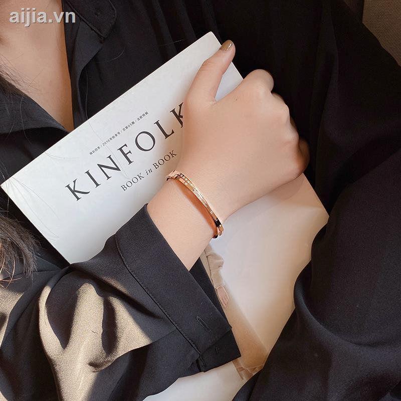 bông tai❂roman numerals titanium steel jewelry ins niche with a diamond bracelet female design web celebrity bracelets han edition contracted character