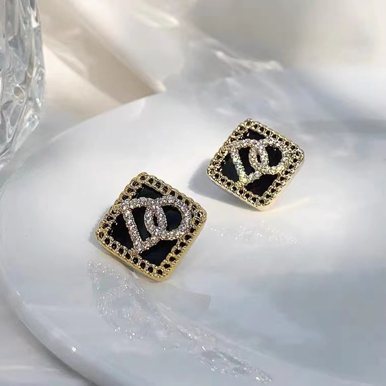 Bông Tai Mạ Bạc 925 Họa Tiết Chữ Đính Kim Cương Giả Phong Cách Thời Trang