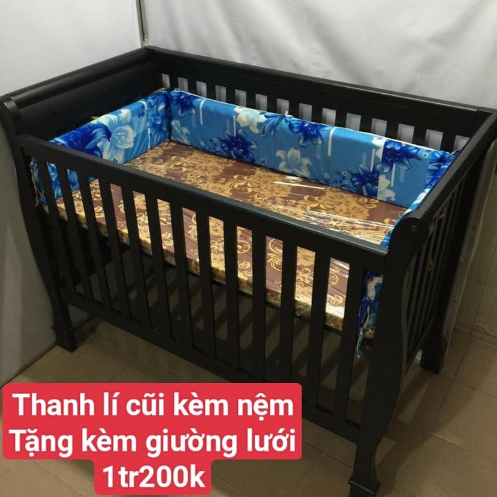 Thanh lí cũi to mới. Kèm nệm bông ép và tặng kèm giường lưới cho bé