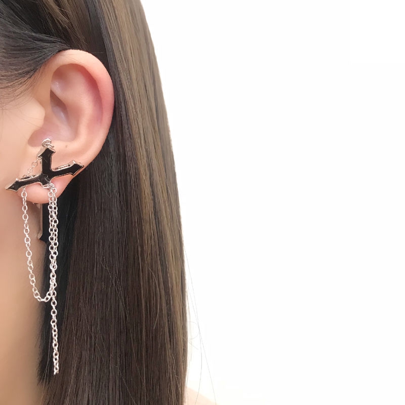 Khuyên kẹp tai phong cách cá tính